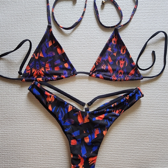 Colorful Abstract Bikini Set - Picture 3 of 3